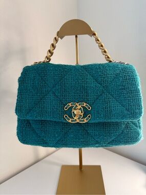 CHANEL Teal Quilted Tweed Shoulder Bag with Gold Chain